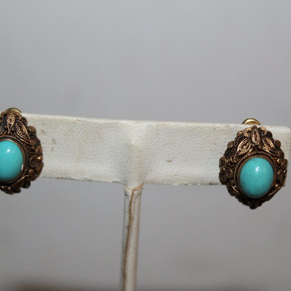 Vintage Turquoise Speckled Dome Clip-on Earrings – 1980s  VINTAGE ANTIQUE GOLD TURQUOISE CLIP EARRINGS